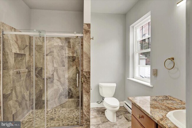 Building Photo - 734 Franklin St