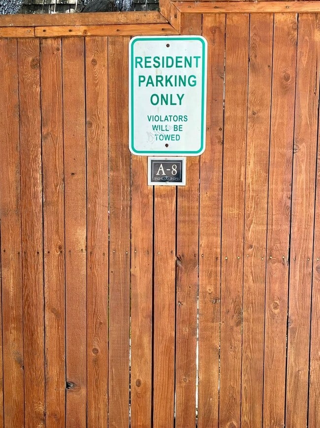 Building Photo - 2/1 Alamo Heights Condo ~ Freshly Remodele...