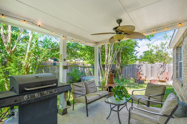 Building Photo - 904 Melted Candle Cove