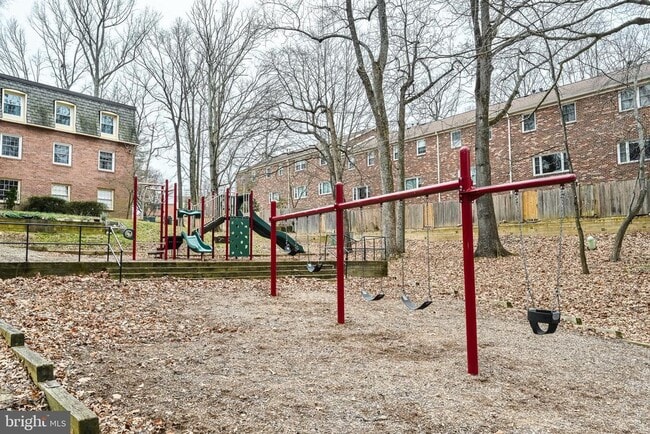 Building Photo - 5907 Noblestown Rd