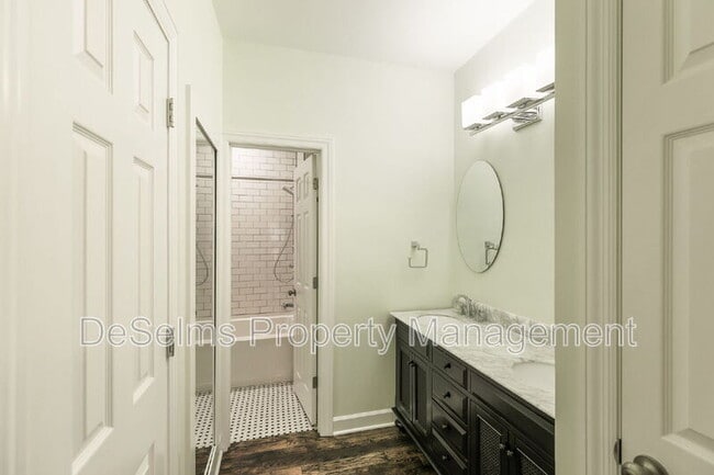 Building Photo - 210 Ashlawn Ct