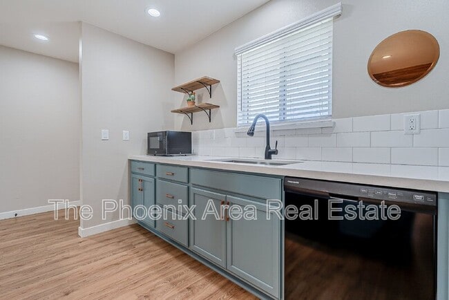 Building Photo - 1102 N 72nd Pl