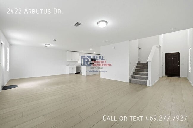 Building Photo - 2422 Arbutus Dr