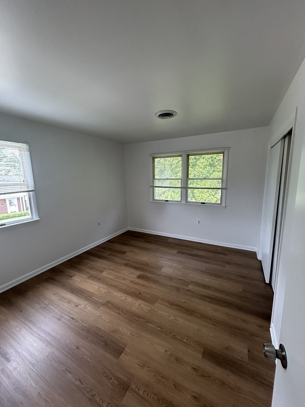 Building Photo - 302 Hillside Dr