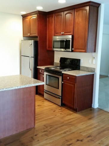 Building Photo - 725 Mt Hood Ave SW