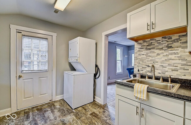 Building Photo - 1213 N Arsenal Ave