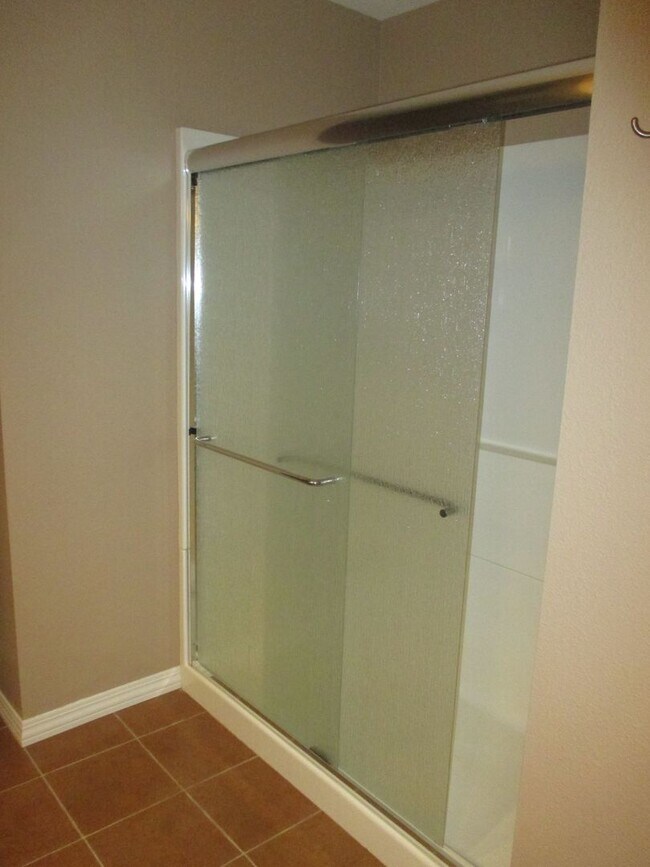 Building Photo - Beautiful Three Bedroom in the Hills of South Salem