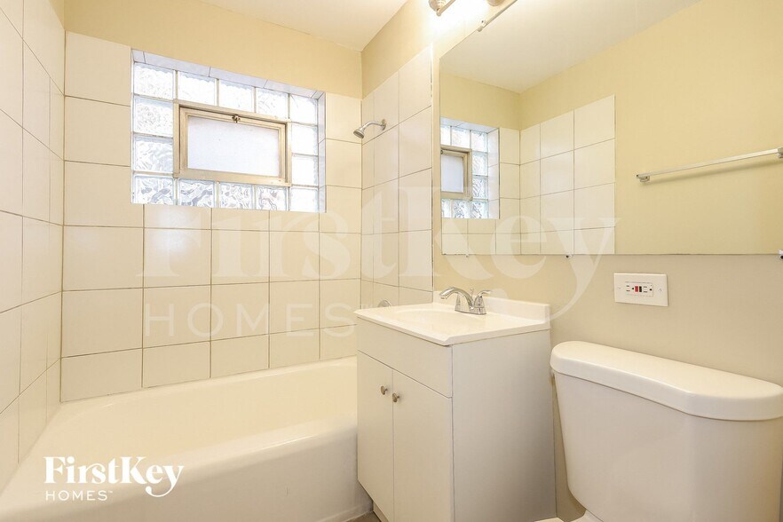 Building Photo - 6204 S Kildare Ave