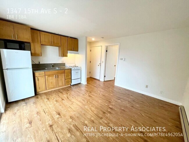 Building Photo - 1347 15th Ave S
