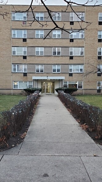 Building Photo - 6160 N Damen Ave