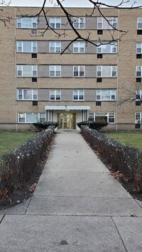 Building Photo - 6160 N Damen Ave