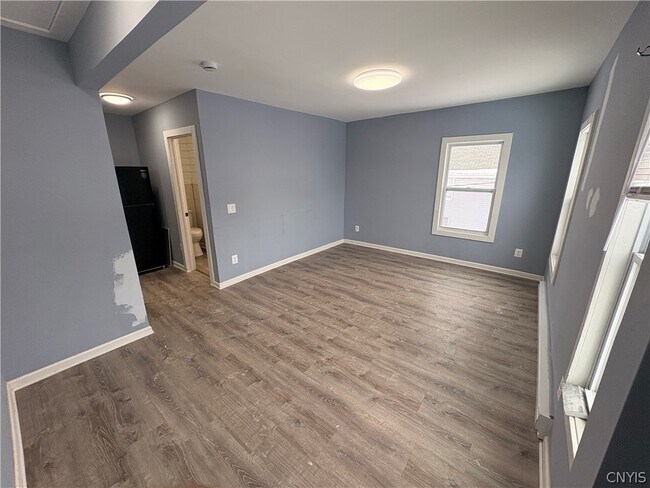 Building Photo - 11 Grove Ave