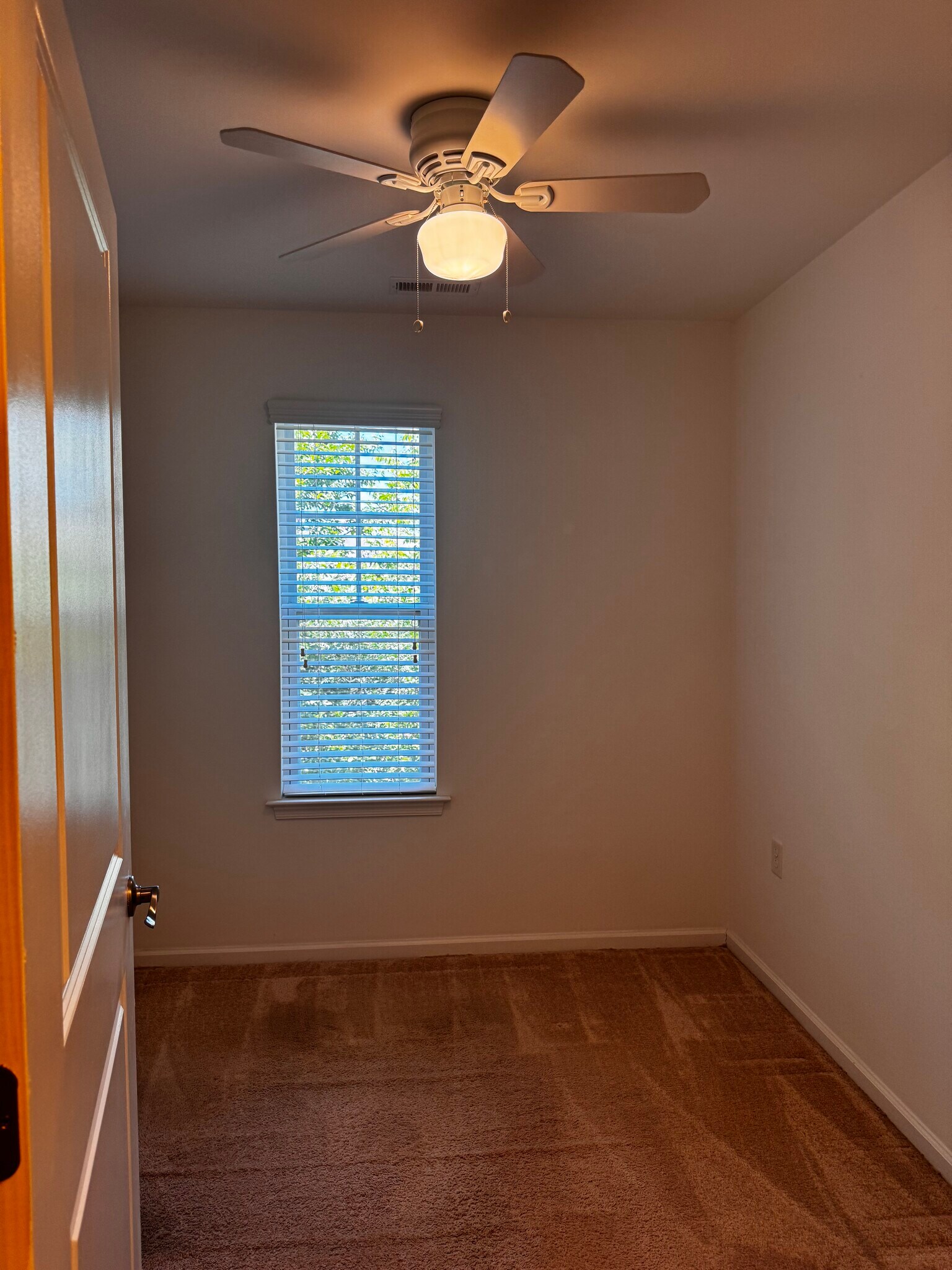 Building Photo - 4044 Clarendon Way