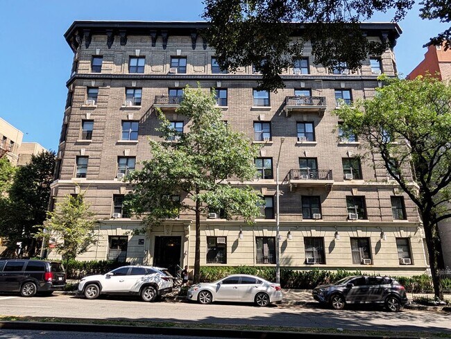 Building Photo - 668 Riverside Dr