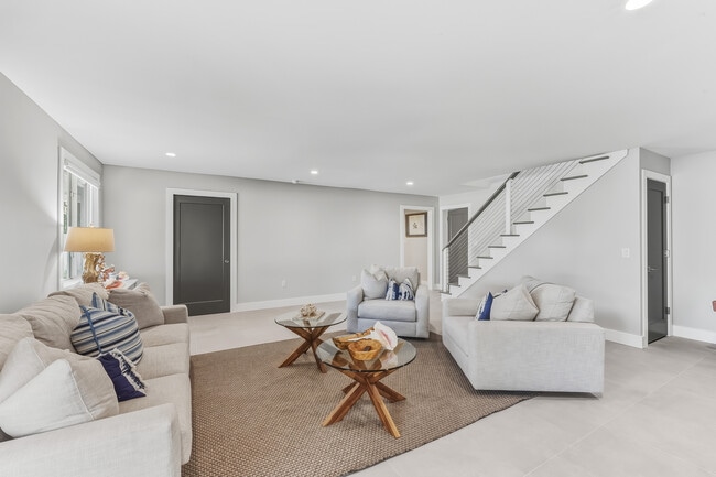 Building Photo - 165 1st St E