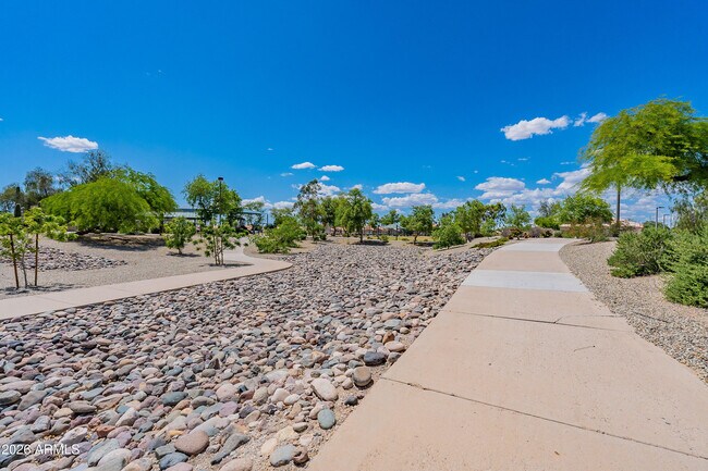 Building Photo - 9941 W Tonopah Dr