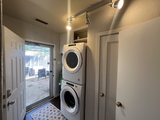 Building Photo - 2615 27th St