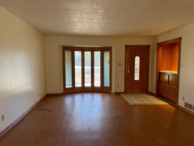 Building Photo - Bear Canyon Home