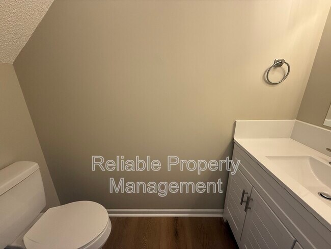 Building Photo - 420 E Rose St