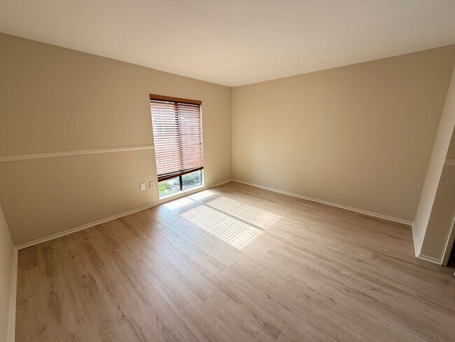 Building Photo - 2 Bed, 2 Bath Fullerton Condo For Rent w/ ...