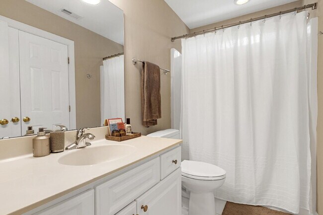 Building Photo - 2711 Ashland Dr