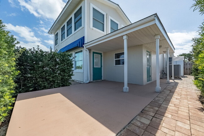 Building Photo - Gorgeous deep water canal front home