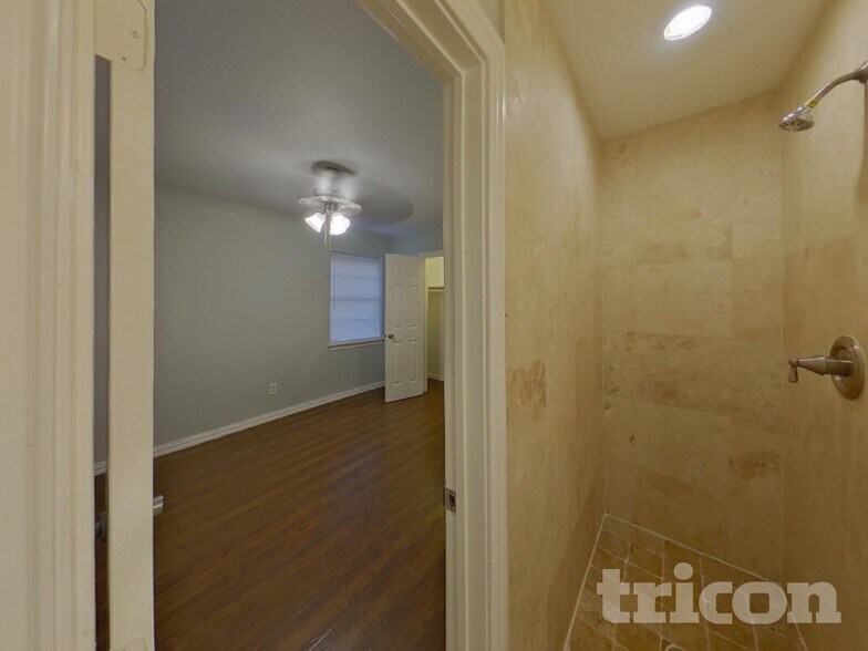 Building Photo - 126 Tharp St