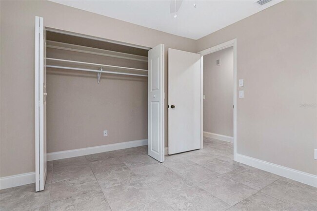 Building Photo - 2958 Dundee Dr