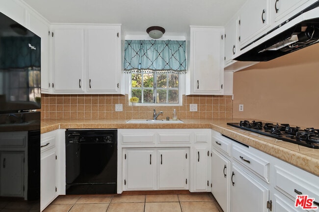 Building Photo - 28665 Zion Dr