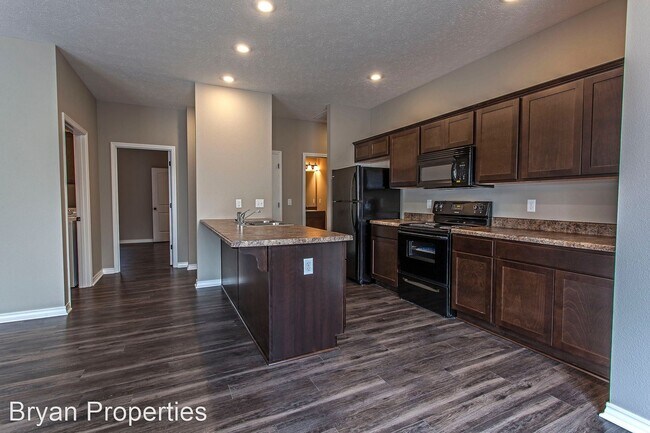 Building Photo - 3 br, 3 bath House - 1133 E. Loren