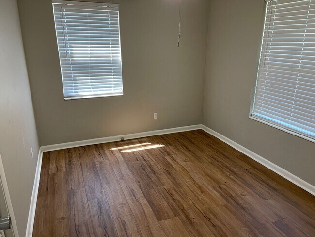 Building Photo - Eastgate Home