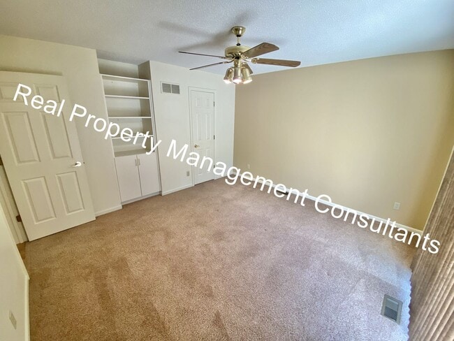 Building Photo - Custom Home in Liberty with 3rd Non-conforming Bedroom