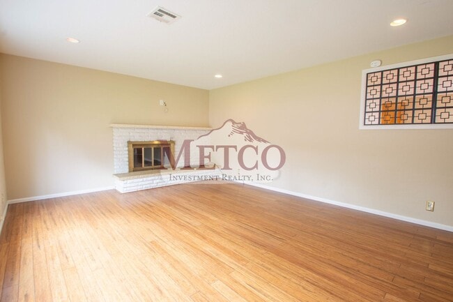 Building Photo - 07802