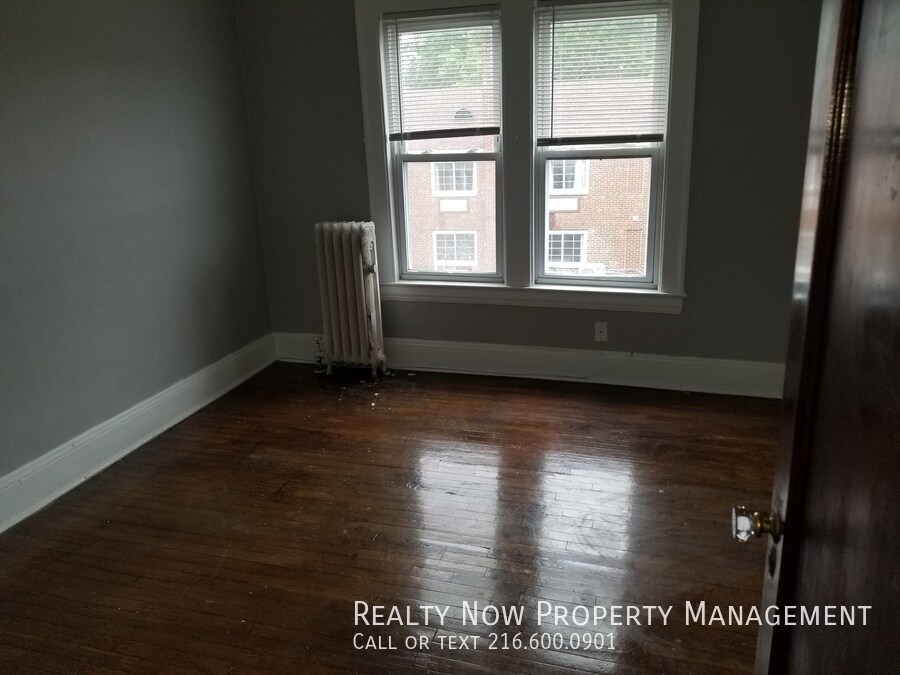 Building Photo - 11871 Lake Ave