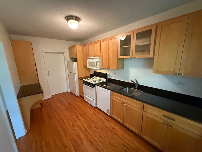 Building Photo - Lake Condo near W Lake & Excelsior Blvd - ...