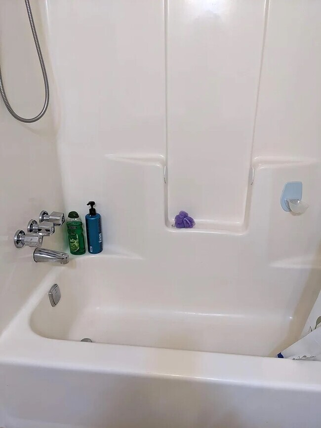 Building Photo - Room in House on Karl Ct