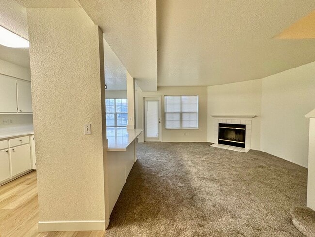 Building Photo - Beautifully Remodeled, Easy Living Townhome. Location, Location!