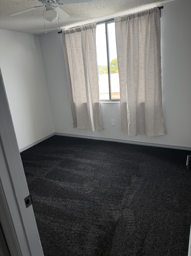 Building Photo - 2424 W Tampa Bay Blvd