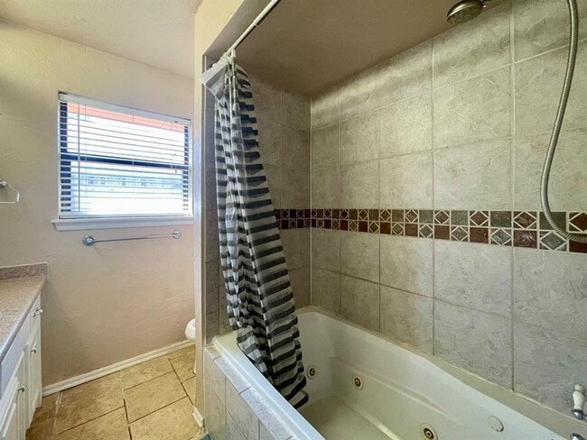 Building Photo - 1319 W Aries Rd