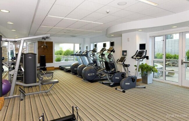 Building Photo - 1160 Mission St