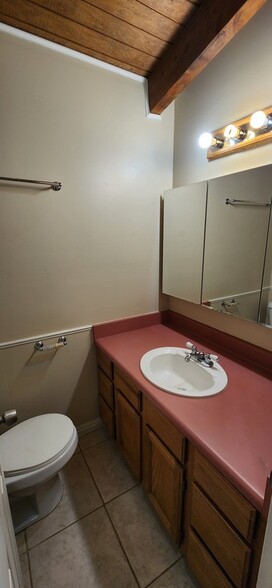 Building Photo - 479 E 820 S