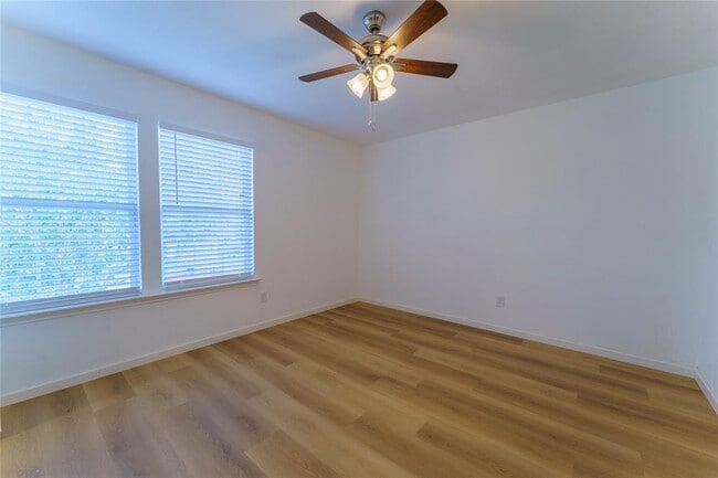 Building Photo - 1109 Hilltop Dr