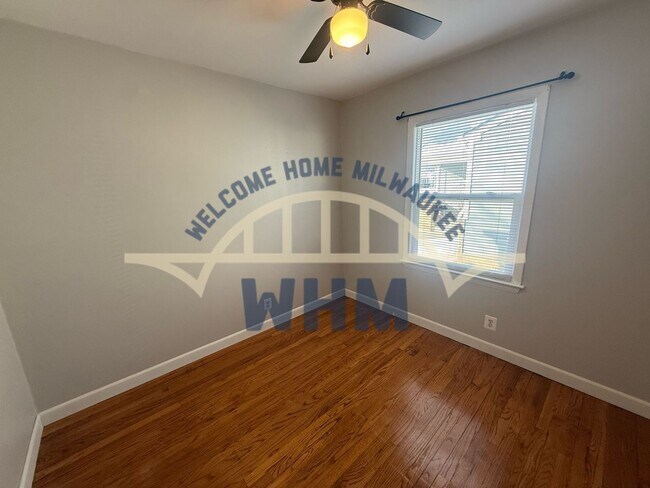 Building Photo - 2240 W Lawn Ave