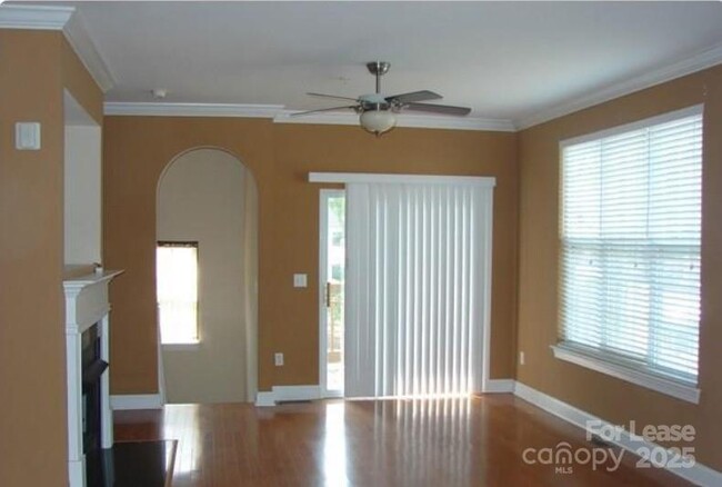 Building Photo - 6431 Park Pond Dr