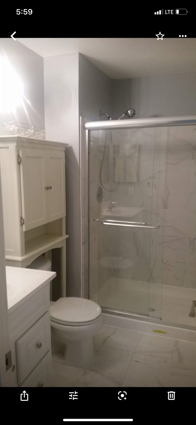 Building Photo - 141 Gregory Ln