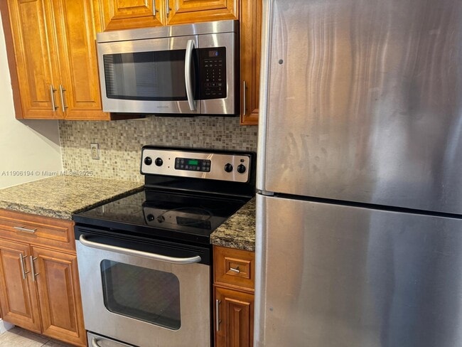 Building Photo - 2471 SW 82nd Ave