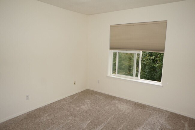 Building Photo - 2738 NW Kennedy Ct