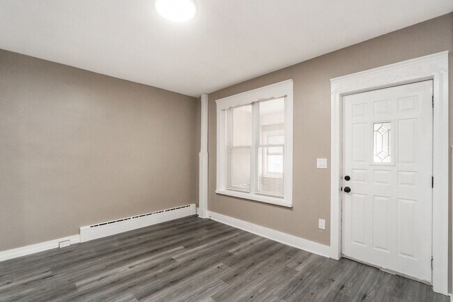 Building Photo - Updated 3BR Home – Walk to Lehigh & Downto...