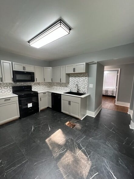 Building Photo - 300 Lexington Ave