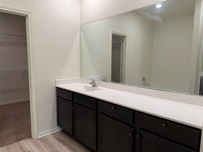 Building Photo - 469 Amberwood Pk Dr